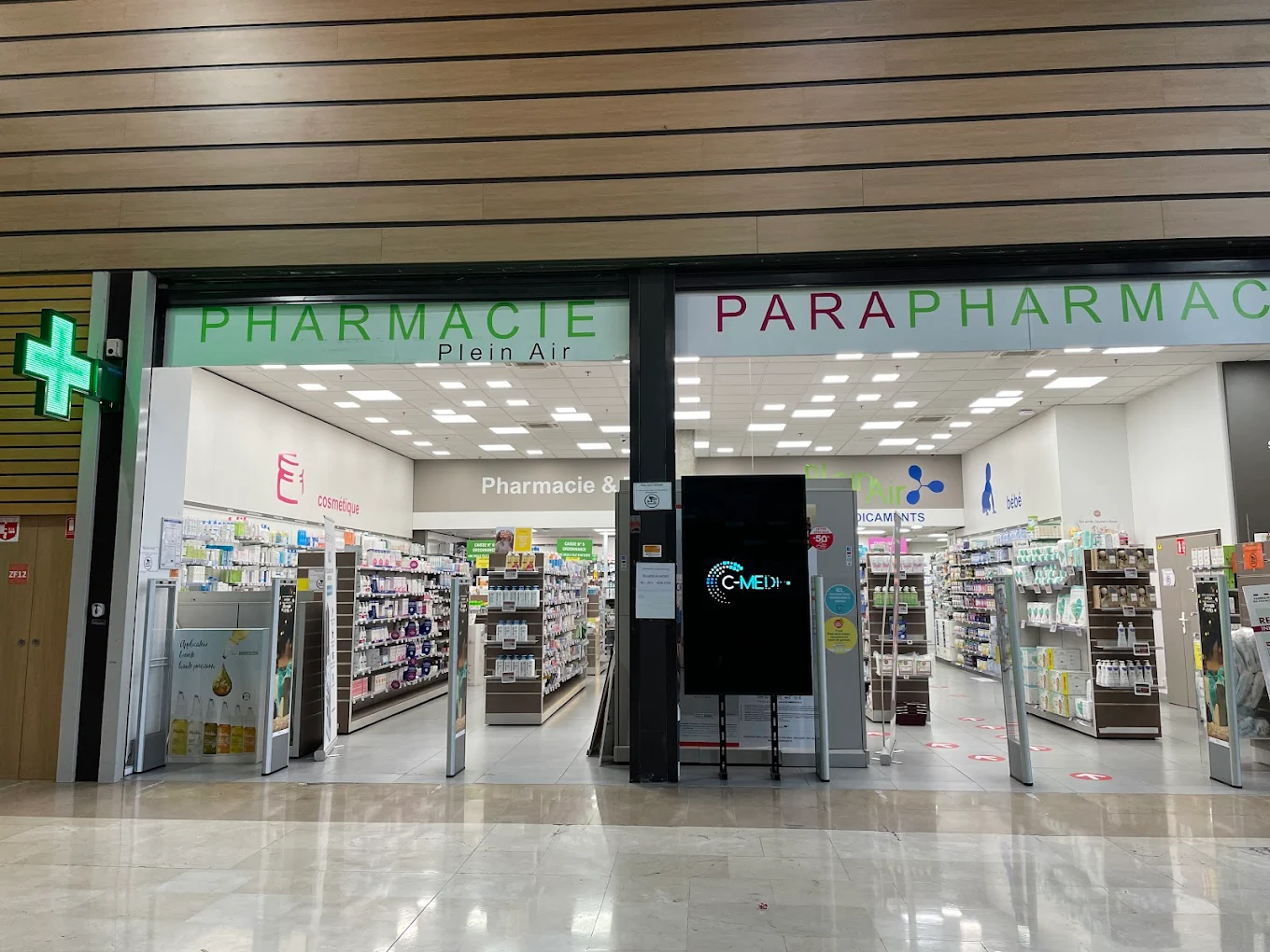 Pharmacie Plein Air au Blanc-Mesnil – façade extérieure